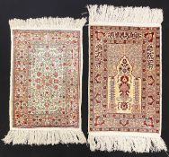 2 Seidenteppiche bzw. Orientteppiche, Türkei, Hereke, mit ornamentalen und floralen Mustern, 66 x 47