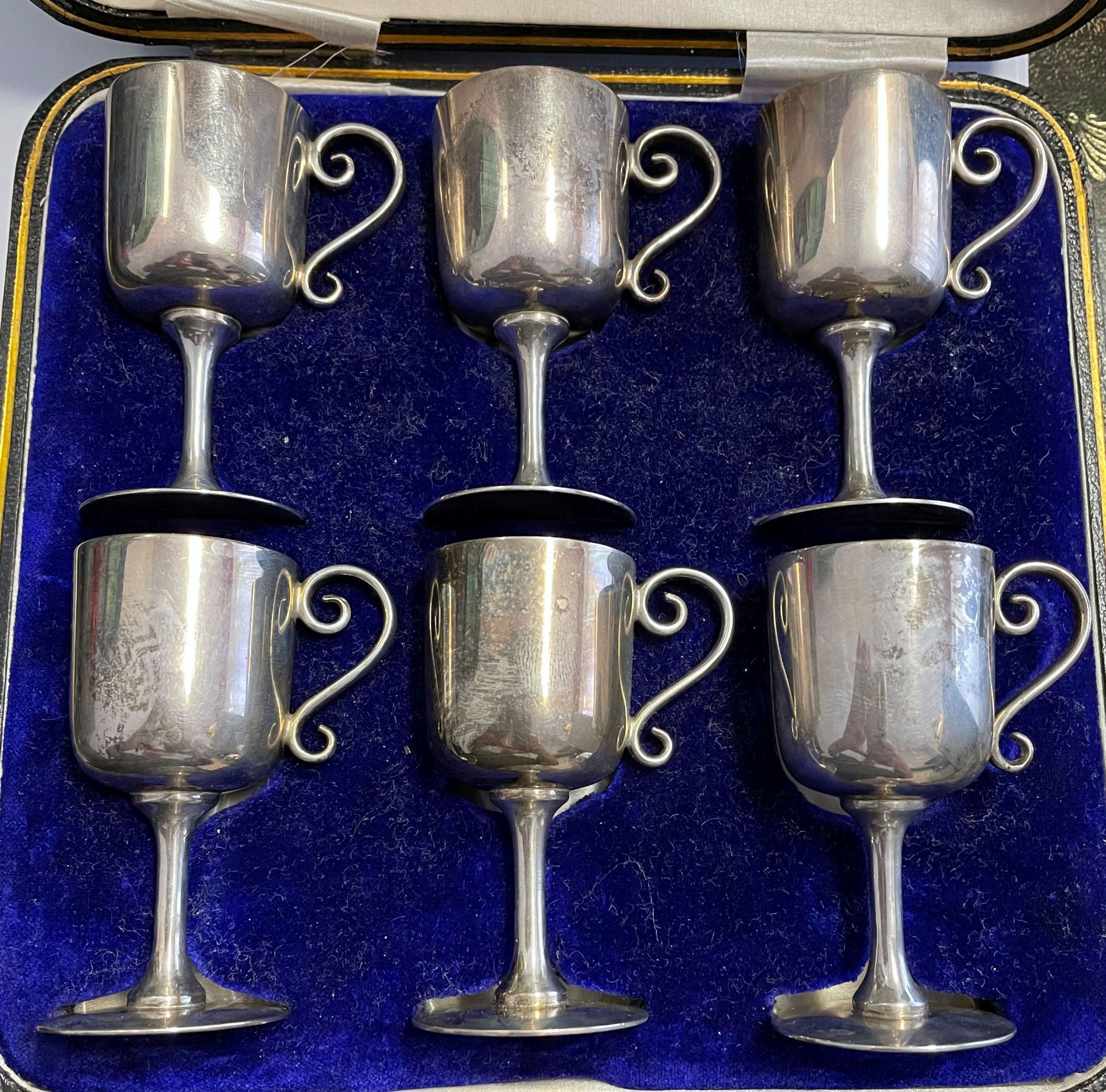 6 Schnapsstamperl Silber, Schnapsbecher mit Henkel, englisch, 925er Silber, Höhe 7 cm / Silver