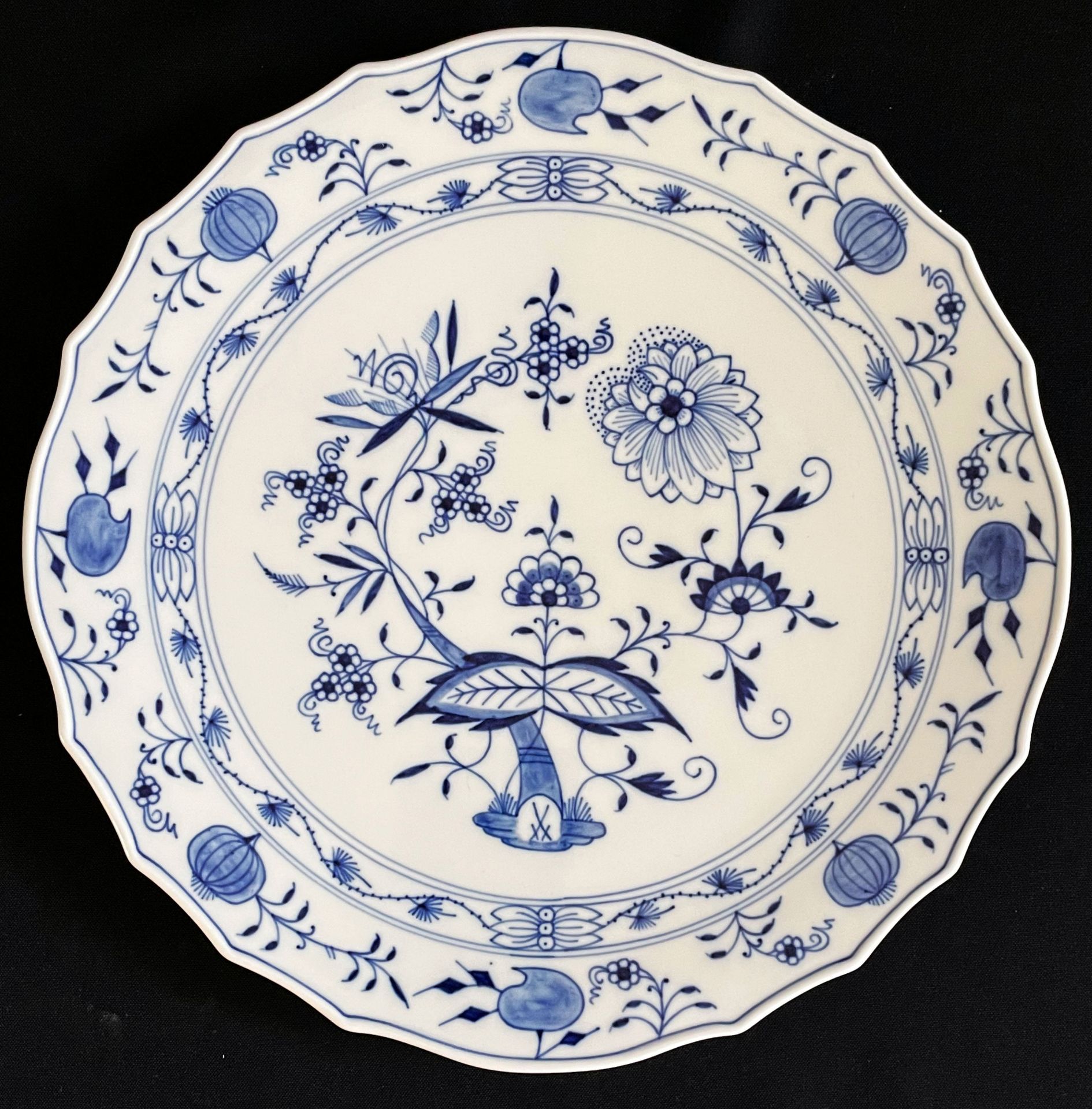 Meissen, 2 x Zwiebelmuster, 1 x blaue Blume, alle Schwertermarke Meißen, erste Wahl: Kuchenplatte, - Image 3 of 5