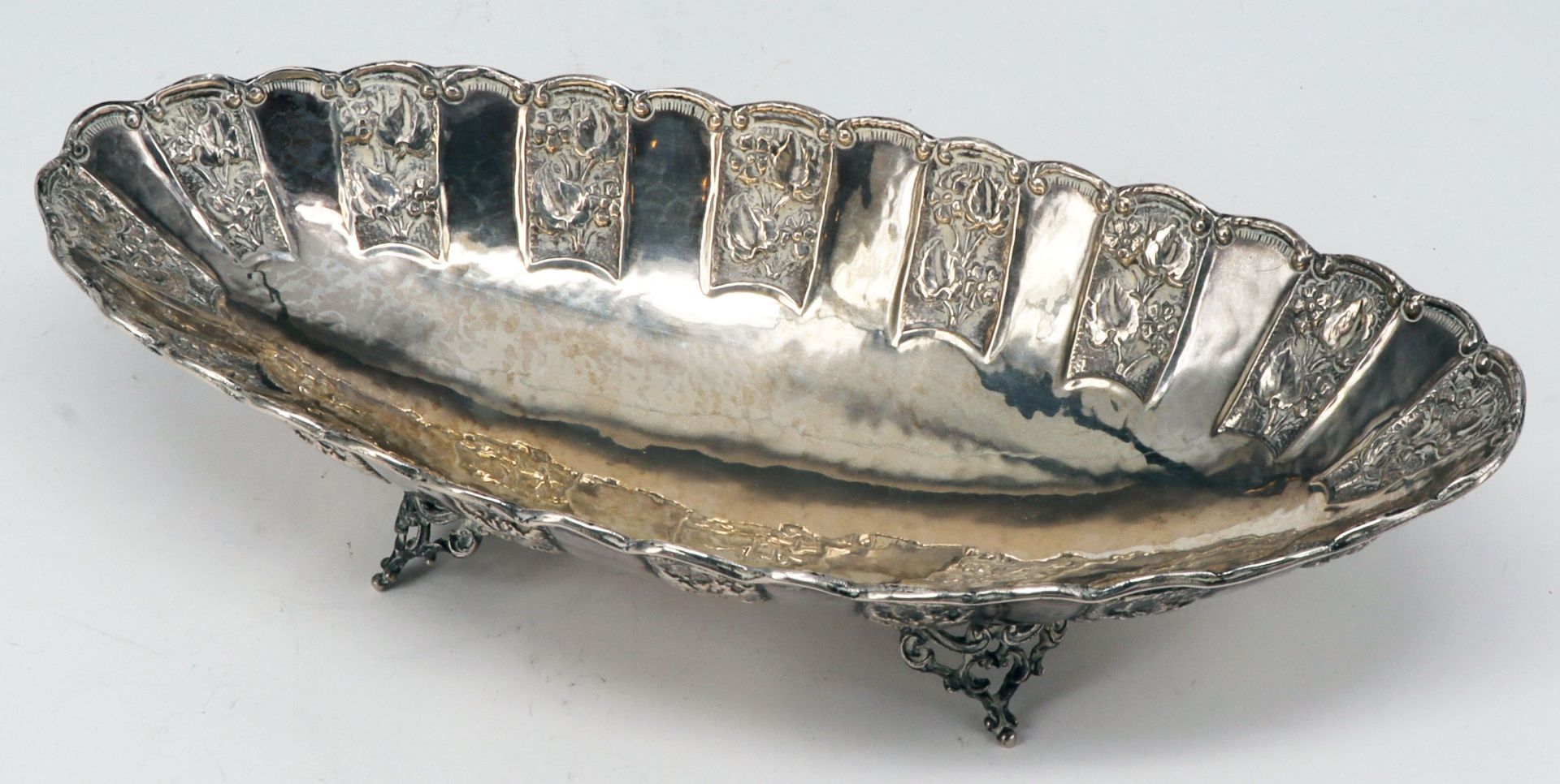 Silberschale, 900er Silber, wohl Frankreich. Auf vier Füßen navetteförmiger Körper mit Wellenrand - Bild 4 aus 4