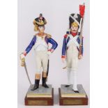 Zwei Porzellan-Soldaten auf Holzsockeln, Limoges, France, farbig gefasst, Goldstaffage: Grenadier de