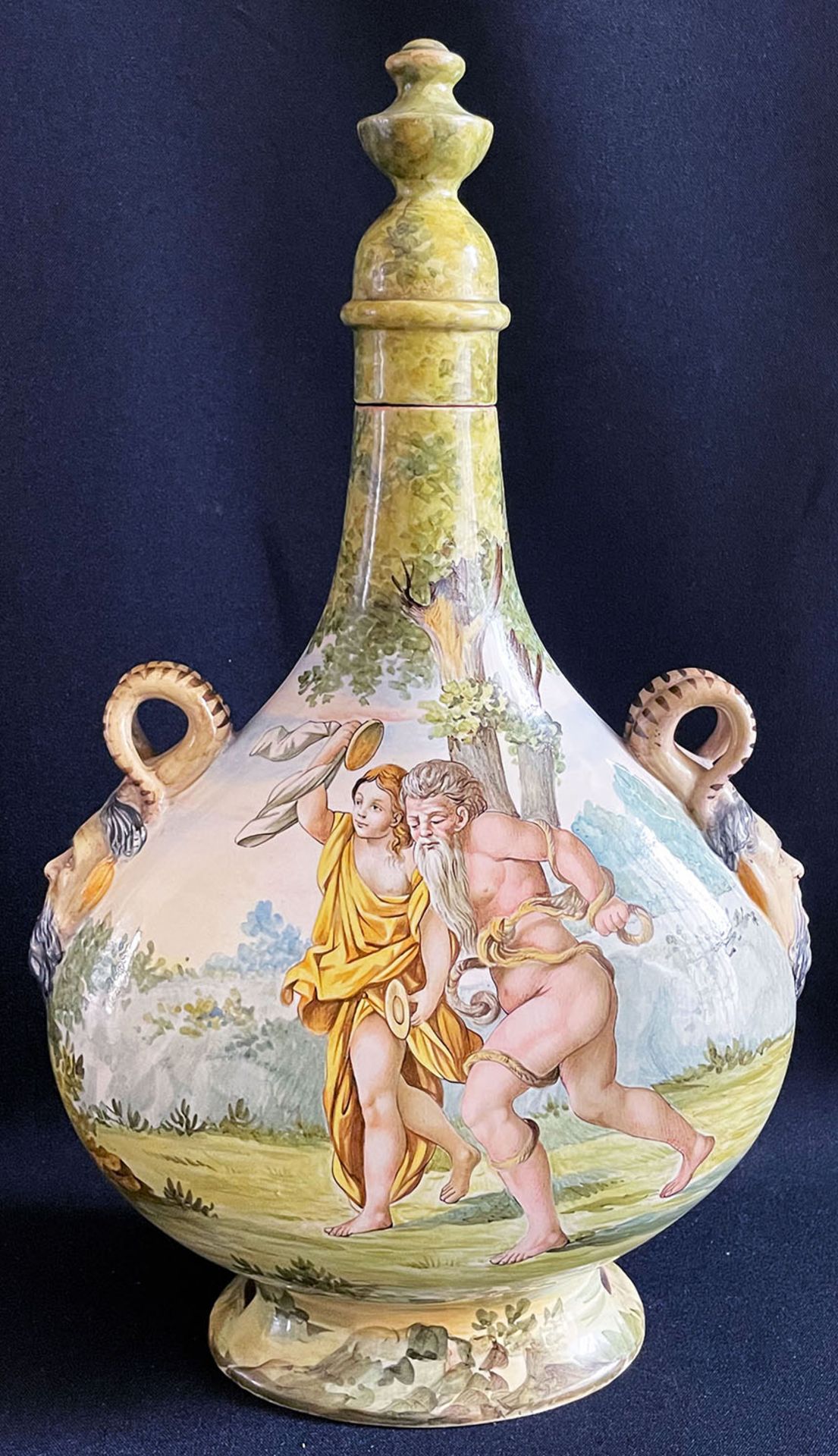 Ginori Majolika, um 1900, Pilgerflasche mit Fabelwesen als Handhaben und Schraubverschluss, am Boden
