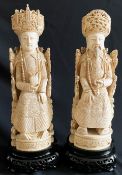 China, 19. Jh., Chinesisches Kaiserpaar, Elfenbein: Die Kaiserin sitzt auf einem reich