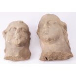 Zwei Sandsteinköpfe, 18. Jh., Fragmente, Altersspuren, H. ca 15,5 cm