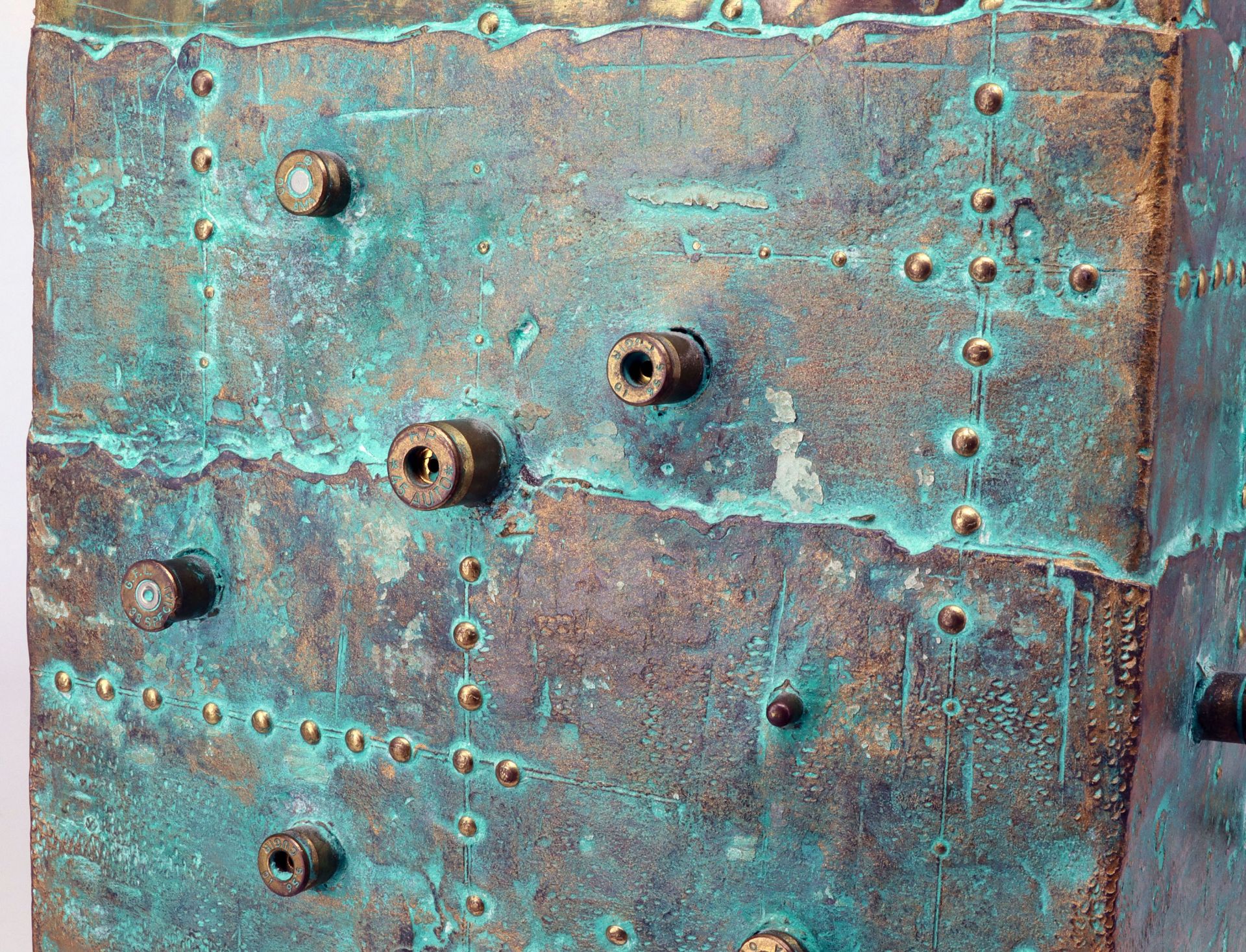 Kazan, Kubus mit Munition, Bronze mit türkiser Patina: schräg gestellter Würfel auf dünnem Sockel - Image 2 of 4