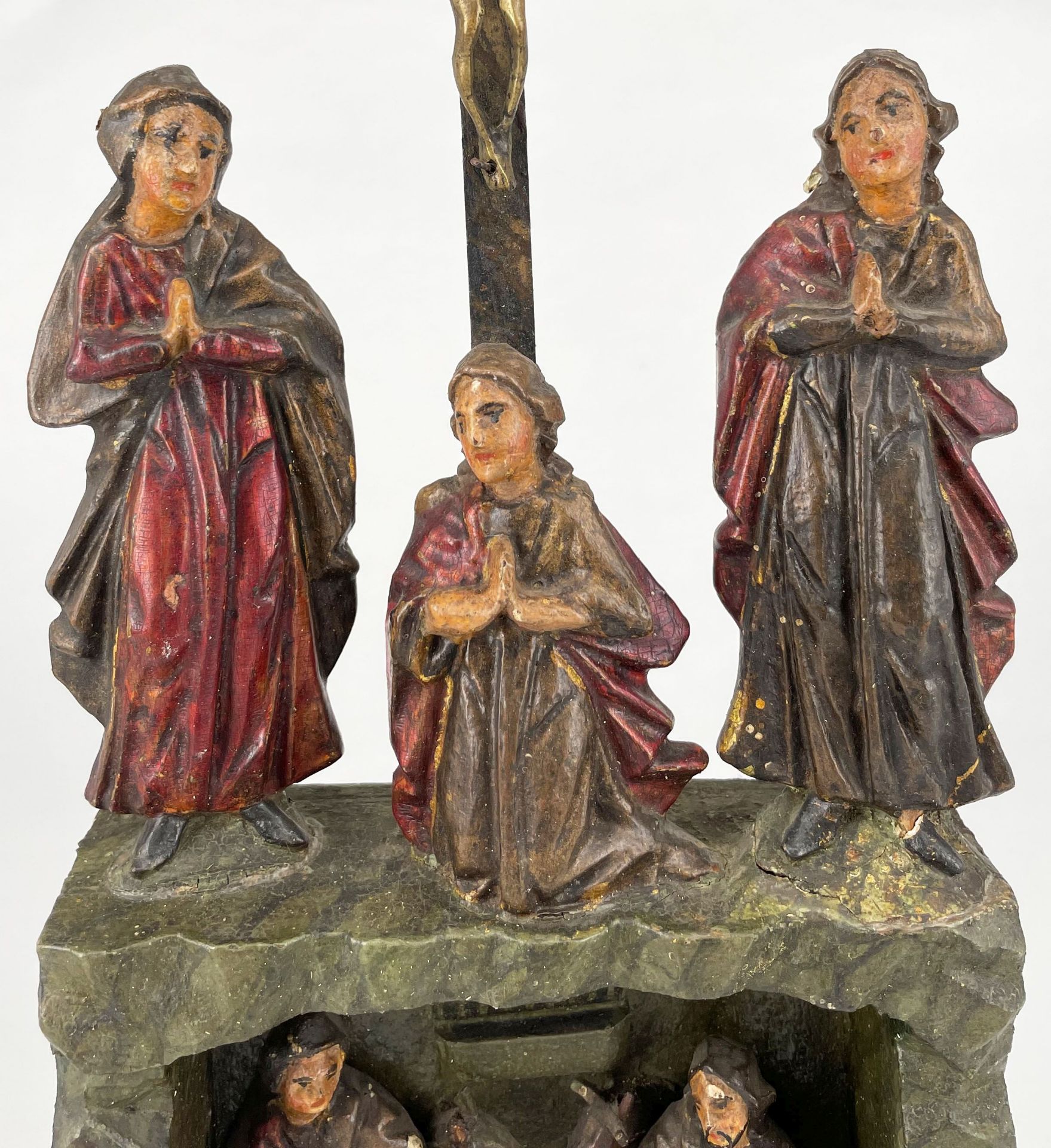 Kreuzigungsgruppe, 19. Jh., Holz, Kunststoff, Pappmaché, Bronze-Christus, farbig gefasst, über - Image 7 of 7