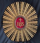 Großer Strahlenkranz, Holz, mit Christusmonogramm IHS. "In diesem Zeichen wirst du siegen" ("In