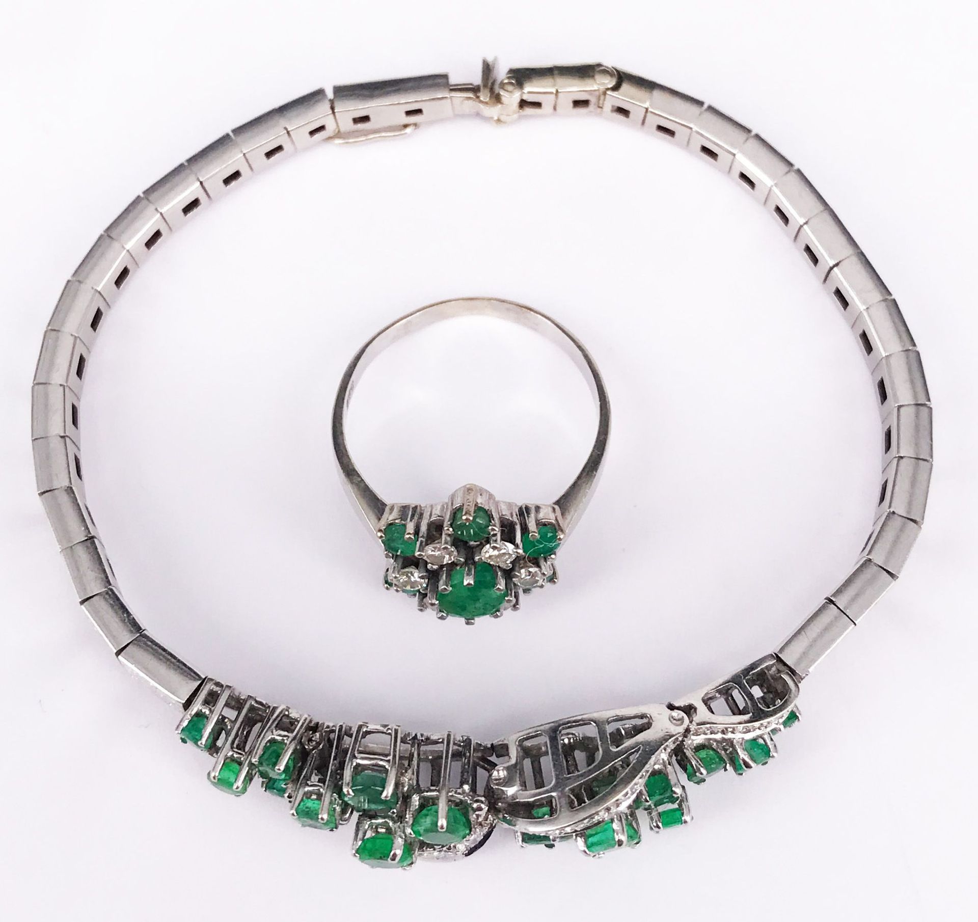 Schmuck mit Smaragden und Diamanten: Armband, 750er WG, 18,30 g, 18 Smaragde laut Kaufbeleg 2,45
