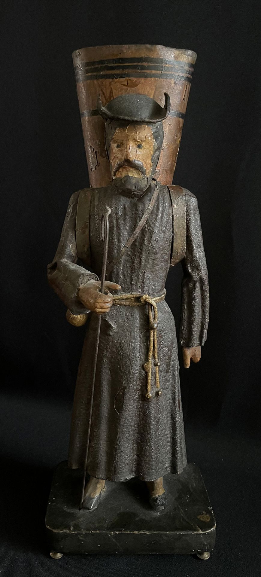 Mann mit Kiepe, 2. H. 19. Jh., Blech, gefasst, Altersspuren, 41 cm