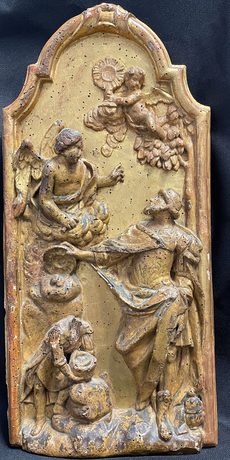 Relief, 18./19. Jh. Holz, geschnitzt, vergoldet, ein fehlender Kopf, Höhe 45 cm