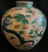 Vase China, Famillie Verte, Alter unbekannt, 2 grüne Drachen, alle Schmelzfarben mit Ausnahme vom