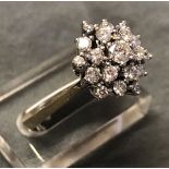 Diamantring in Blütenform, 585er WG, mit 19 Brillanten, zus. ca. 0,8 ct, RG61, 5,6 g