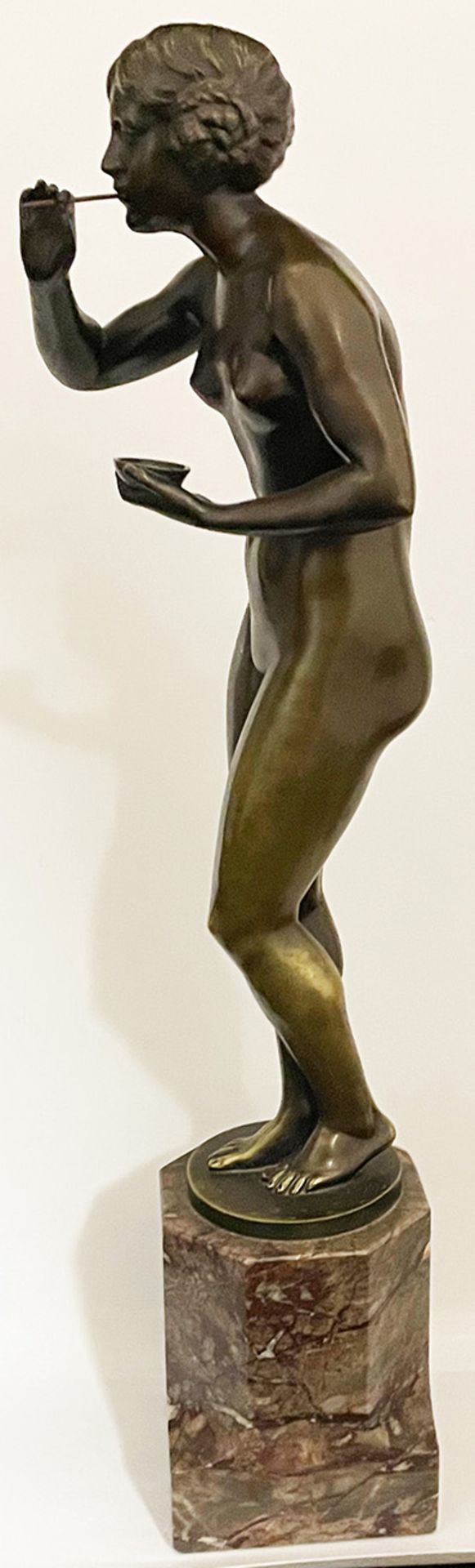 C. A. Söding, Bronzefigur (Höhe 33 cm), Jugendstil Aktfigur, stehender Frauenakt mit Schale, in - Image 5 of 5