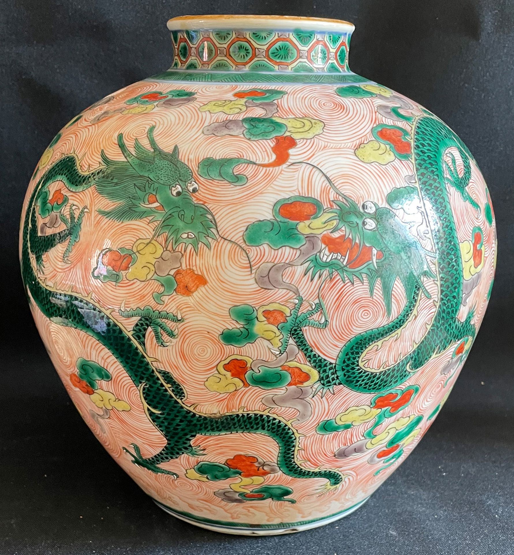 Vase China, Famillie Verte, Alter unbekannt, 2 grüne Drachen, alle Schmelzfarben mit Ausnahme vom - Image 2 of 8