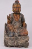 China, Buddha, Alter unbekannt. Thronende, männliche Figur mit rotem Dutt und langen Ohrläppchen, in