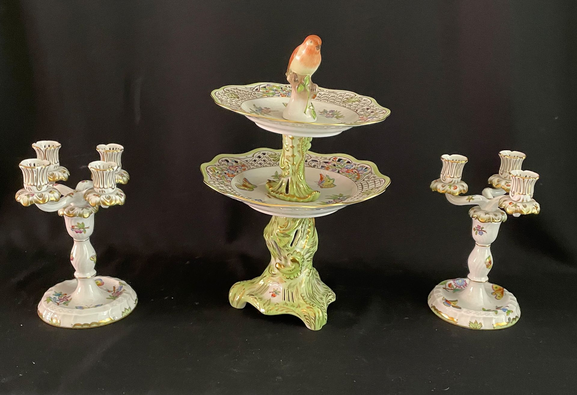 Herend Victoria, Goldrand, Etagere (36 cm) und 2 x Kerzenleuchter (23 cm)