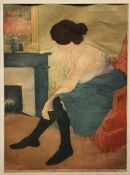 Manuel ROBBE (1872-1936), Dame im Salon. Vor einem Kamin sitzt leicht bekleidet eine brünette Frau