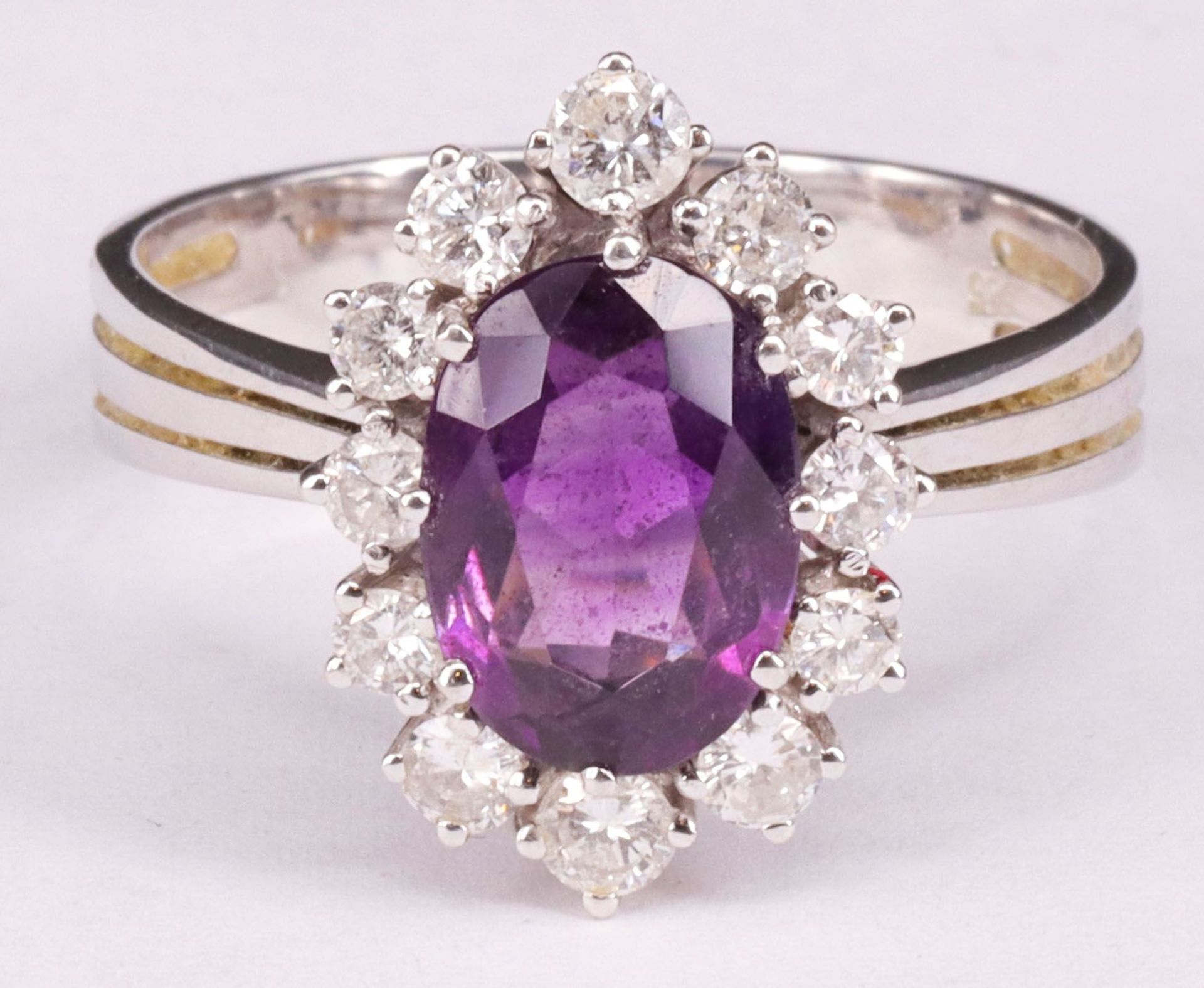 Damenring, 585er WG, mit sehr schönem, lilafarbenem Amethyst, 3,4 ct, sowie 12 Brillanten, insg. 0, - Image 7 of 9