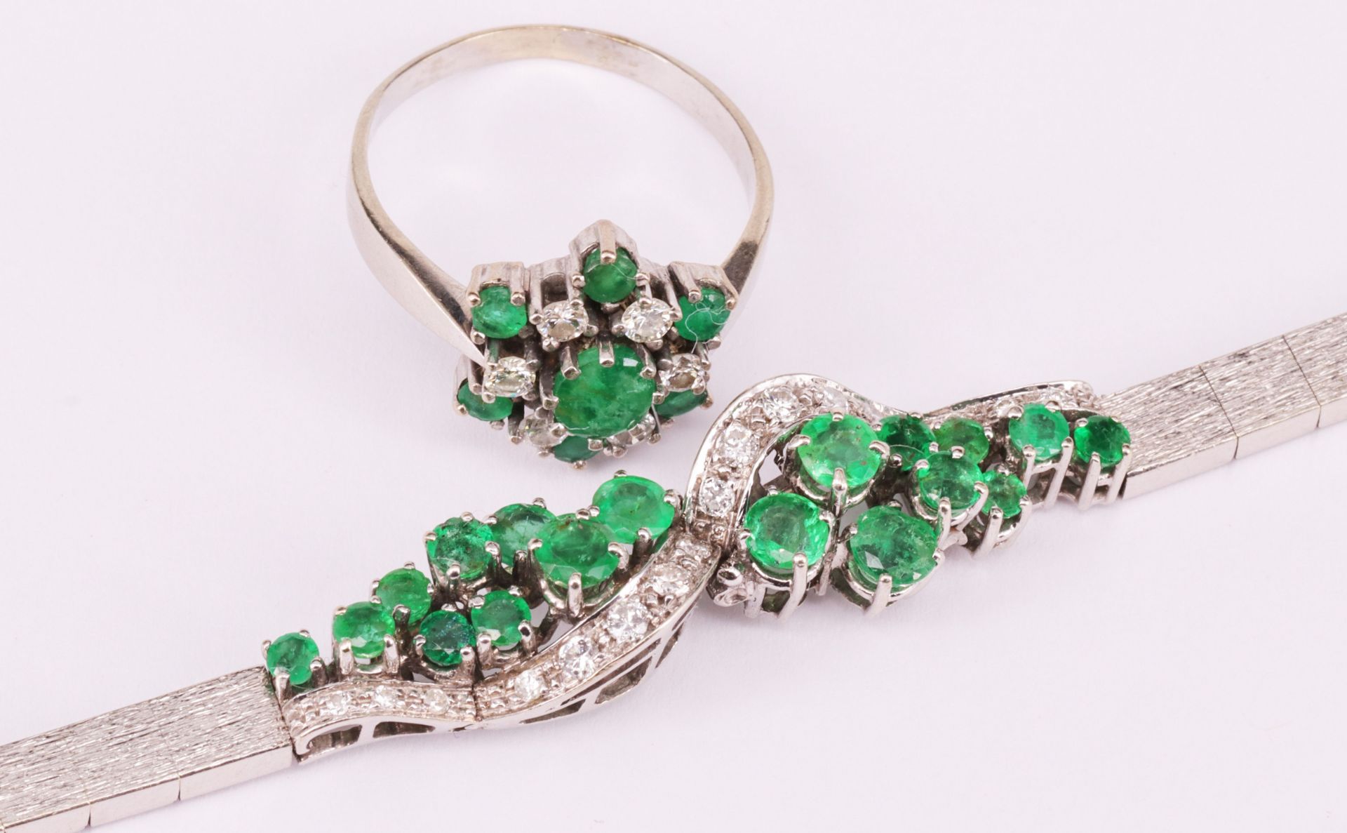 Schmuck mit Smaragden und Diamanten: Armband, 750er WG, 18,30 g, 18 Smaragde laut Kaufbeleg 2,45 - Image 2 of 6