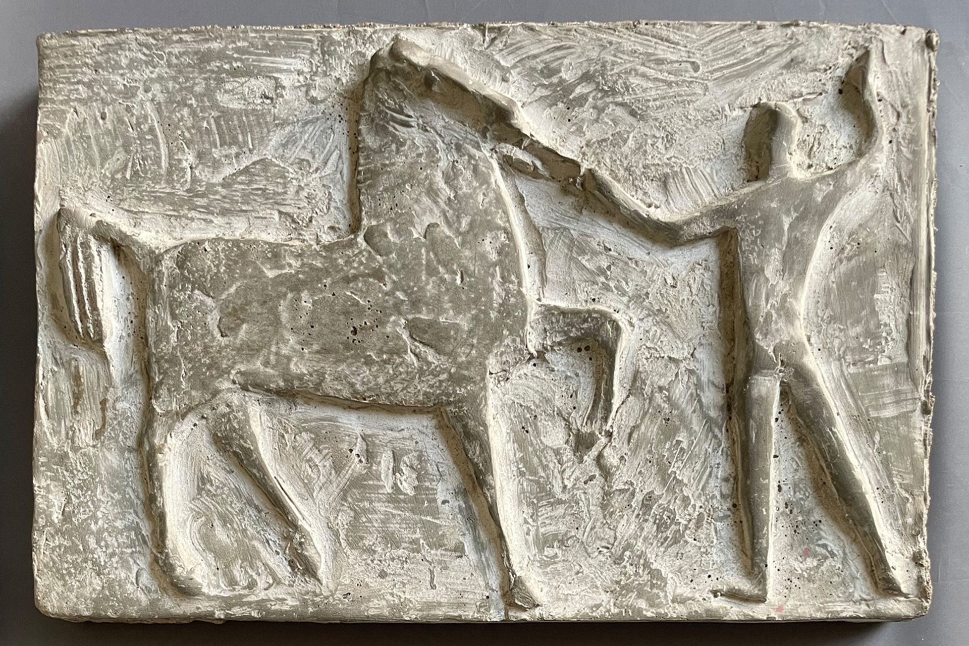 Julius Bausenwein (Rimpar 1913 - 1962), 2 Reliefplatten: Mann mit Pferd von der Seite; Quadriga - Image 2 of 4