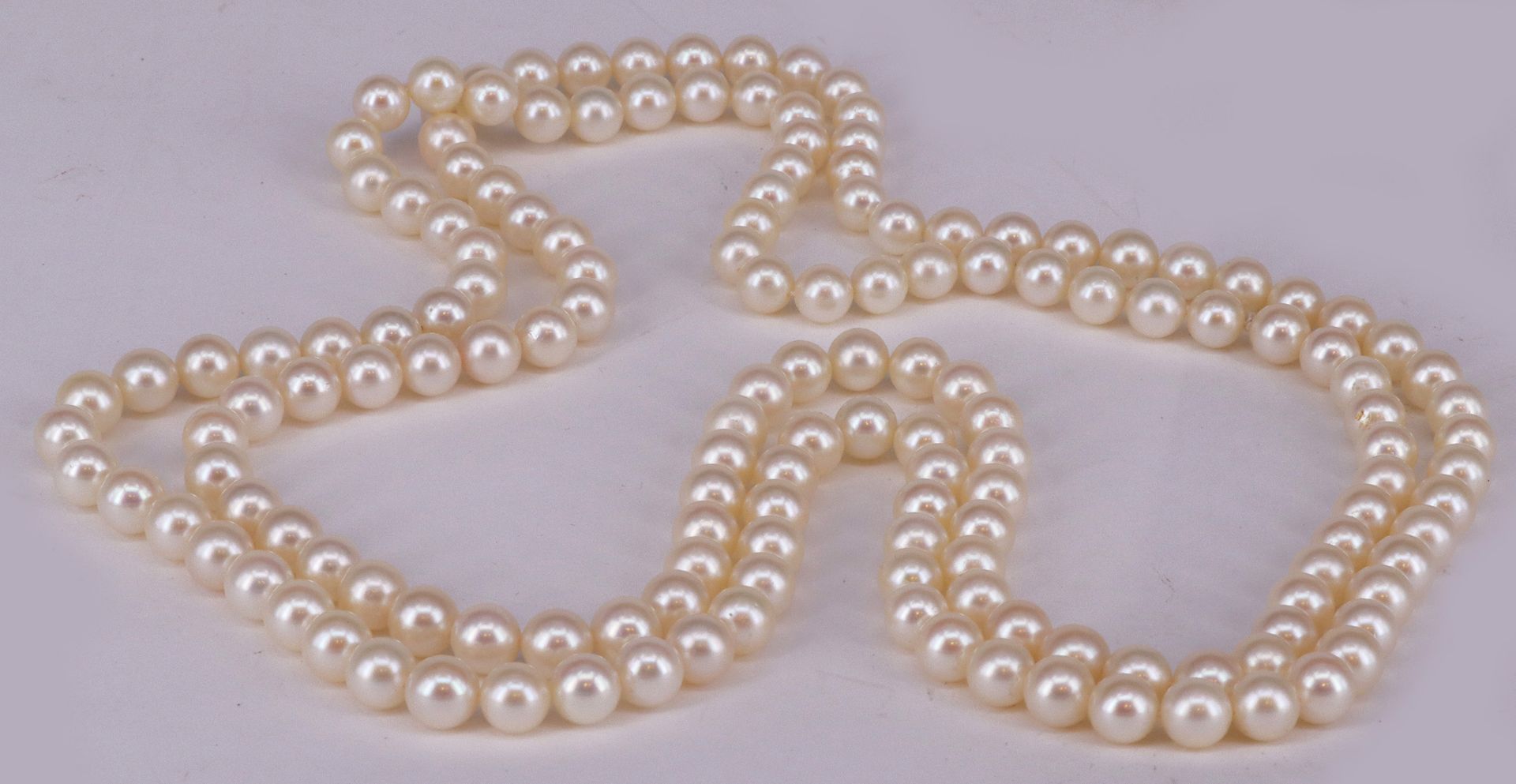 Perlenkette, Zuchtperlen, lange Kette mit ca. 6,5 mm gleichmäßig großen Perlen, L. 108 cm. Mit Beleg - Image 3 of 3