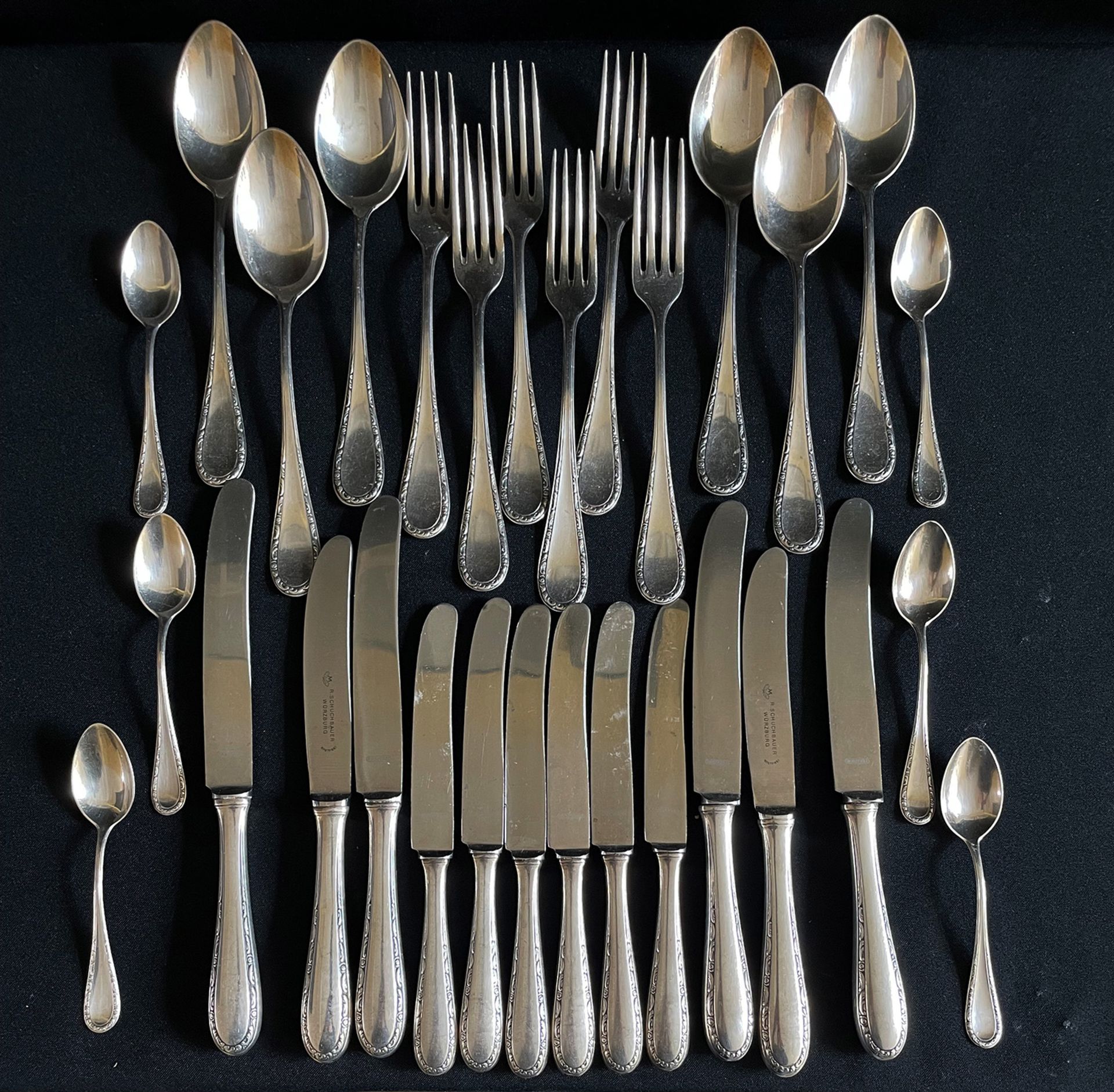 Silberbesteck, 800er Silber, für 6 Personen, bestehend aus 6 Messern, Gabeln und Löffeln sowie 6