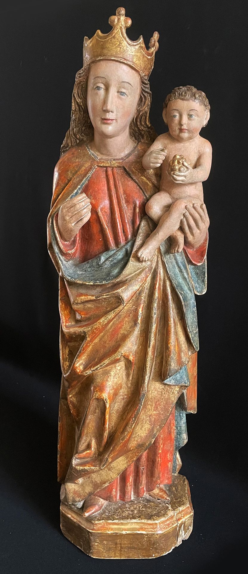 Gotische Madonna, 16./17. Jh., Holz, farbig gefasst, die Gesichtszüge der Maria eventuell