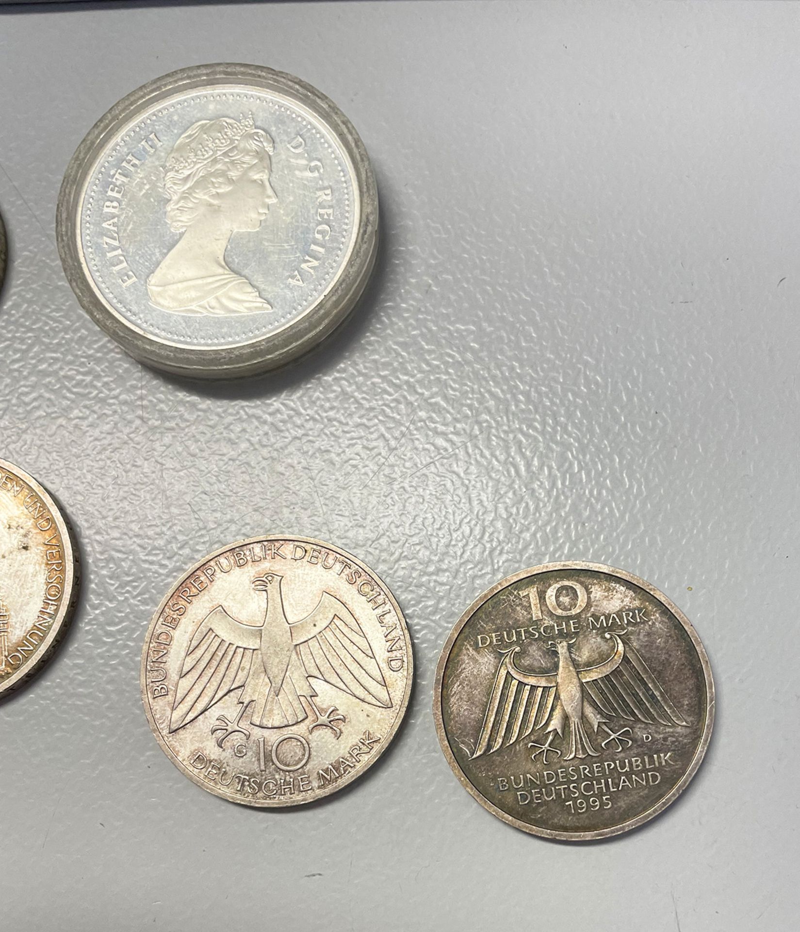 Konvolut: Münzen und Medaillen, Sammlungsauflösung, darunter: Goldmedaille 1973, 25 Jahre Soziale - Image 5 of 11