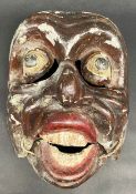 Maske, 19. Jh., aus Holz geschnitzt, farbig gefasst, mit losem Kinn-Teil und bedrohlich