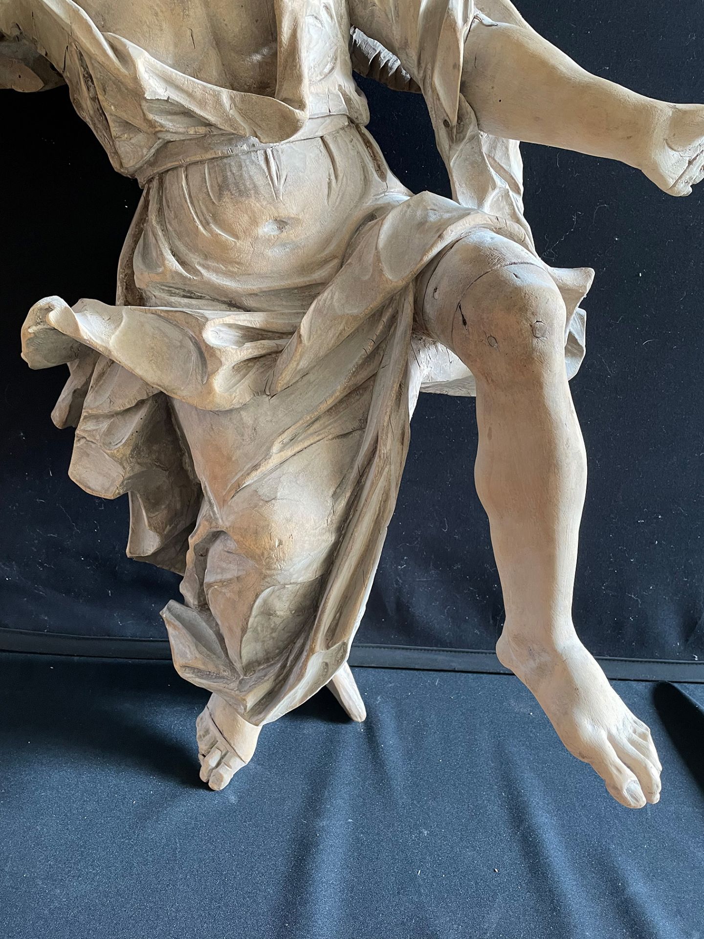 Engel, Holz, 18. Jh., große Barockplastik, großer Barockengel, Baroque angel made of carved wood, - Image 7 of 10