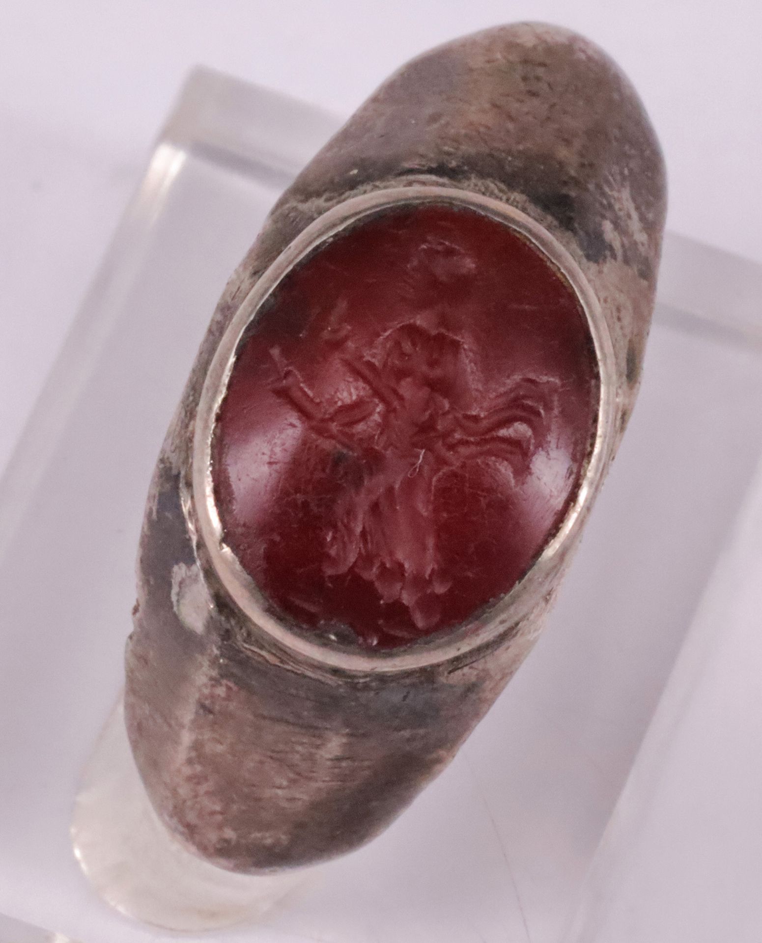 Konvolut div. Sammlerstücke: wohl römischer Ring 2-4 Jh. n. Chr., Silber, Karneol mit der - Image 9 of 11