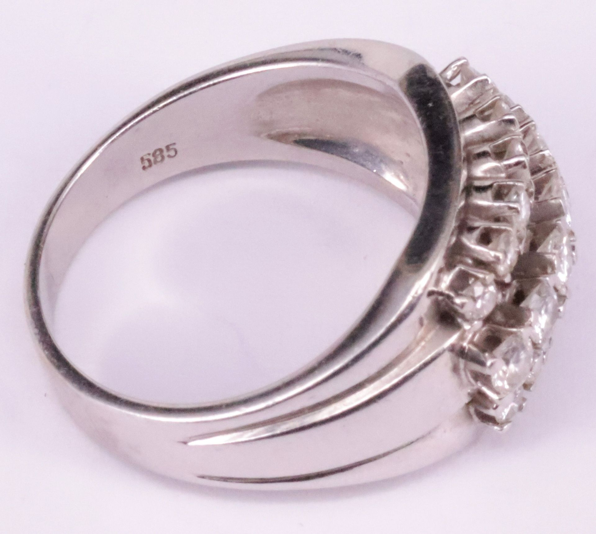 Schmuckset mit Rubinen und Diamanten: Armband, Anhänger und Ring mit Elementen in Blütenform, - Image 4 of 8