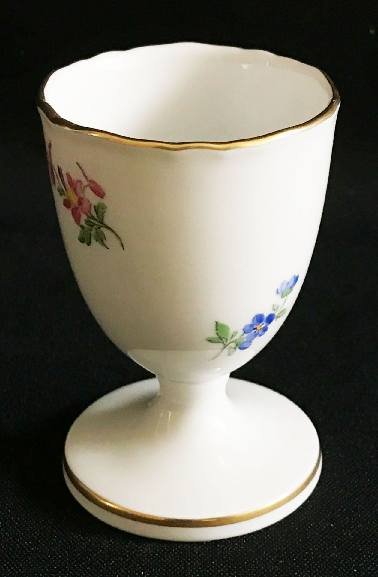 Meissen, Eierbecher, Dekor Bunte Blume, Schwertermarke Meißen, erste Wahl, H. 7,2 cm - Image 3 of 3