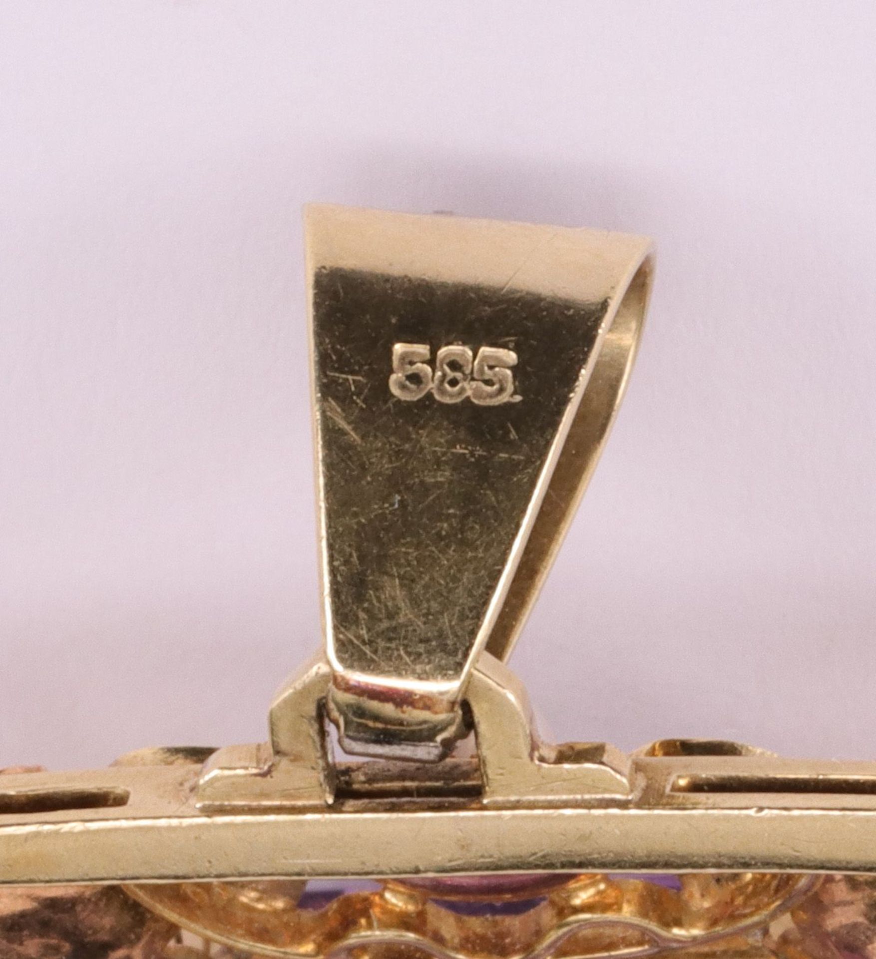 Amethyst Anhänger, 4 x 3 cm, und passender Ring, 585er Gelb- und Roségold, mit blattförmigen - Image 2 of 6