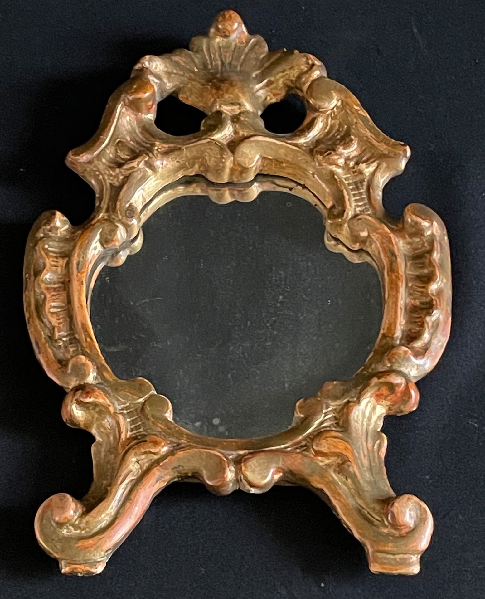 Kleiner Barockspiegel, 18. Jh., Holz, Polimentvergoldung, barocke Ornamentik, Altersspuren, H. 35,