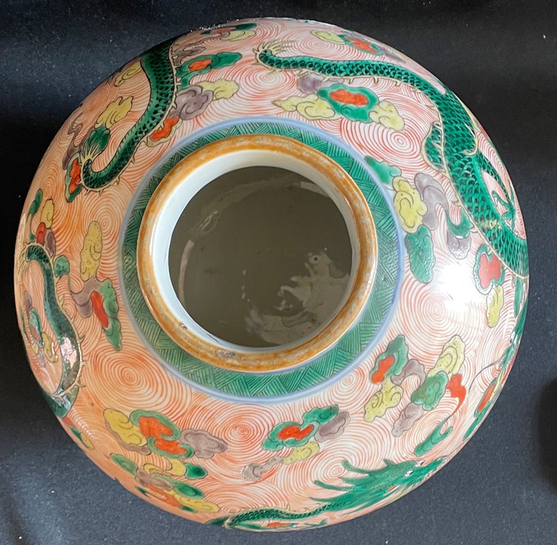 Vase China, Famillie Verte, Alter unbekannt, 2 grüne Drachen, alle Schmelzfarben mit Ausnahme vom - Image 6 of 8