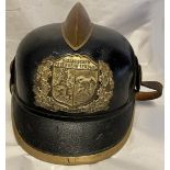 Feuerwehrhelm Nassau schwarze Helmglocke mit Stirn- u. Nackenschild, Kinnriemen aus Leder,