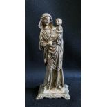 Madonna, 800er Silber, H. 15,5 cm, 188,7 g. Auf rechteckiger Plinthe Maria, den Jesusknaben auf