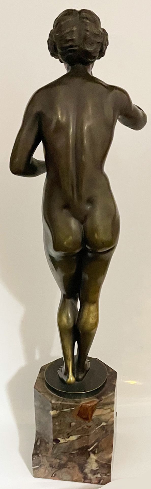 C. A. Söding, Bronzefigur (Höhe 33 cm), Jugendstil Aktfigur, stehender Frauenakt mit Schale, in - Image 2 of 5