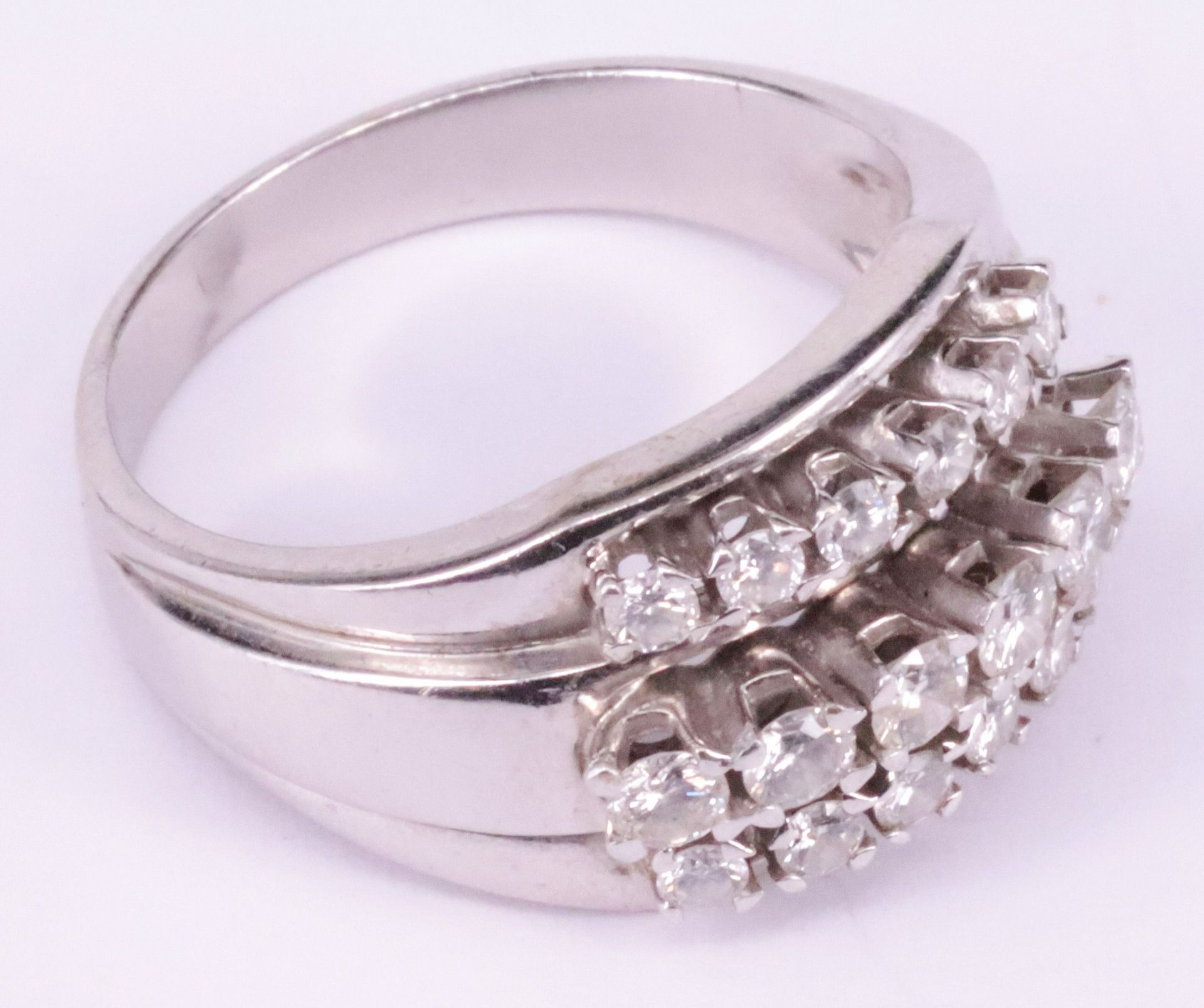 Schmuckset mit Rubinen und Diamanten: Armband, Anhänger und Ring mit Elementen in Blütenform, - Image 5 of 8
