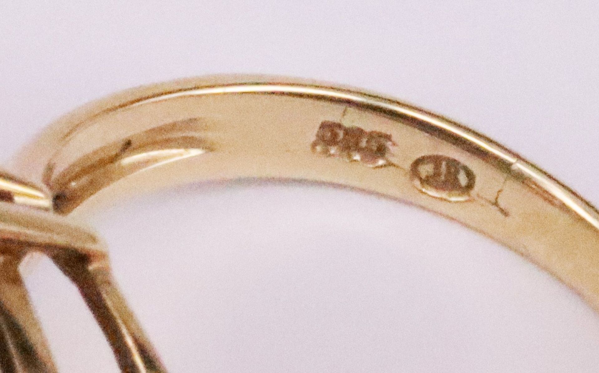 2 Damenringe, 585er GG, insg. 13,3 g: Ring mit rechteckigem Amethyst, 10 x 8 mm, sowie 6 Amethyst - Image 2 of 5