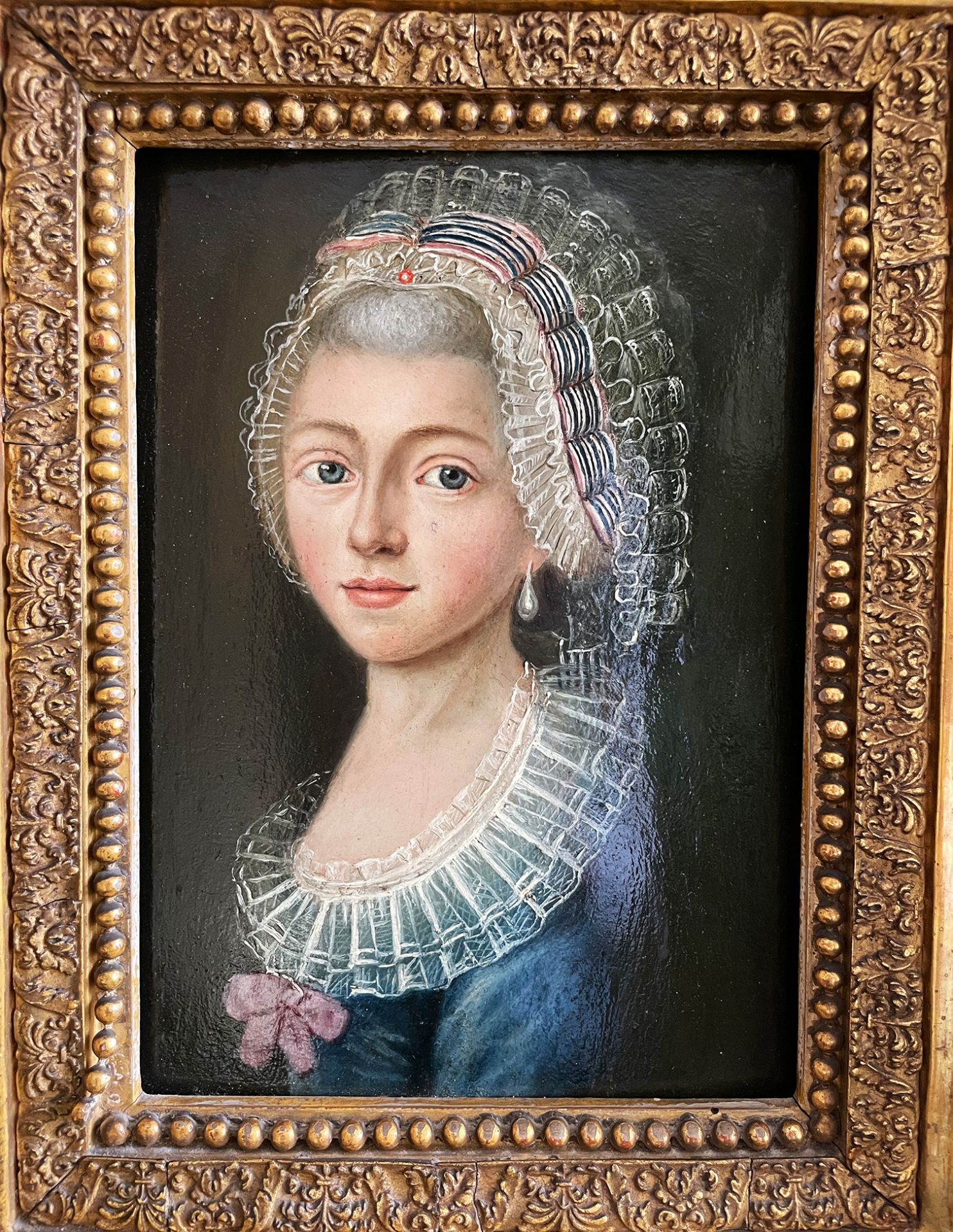 Unbekannter Künstler, 18. Jh., Portrait einer Dame mit blauen Augen, Öl auf Holz, 24 x 18 cm - Bild 3 aus 5