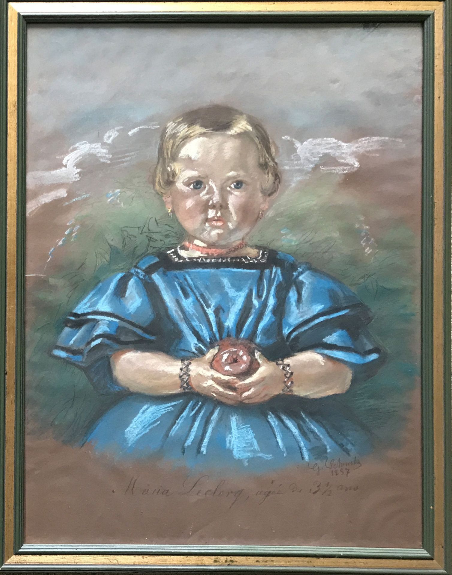 Kinderbildnis, sign. G. Schmitz, dat. 1897, Mädchen in blauem Kleid mit einem Apfel in der Hand, - Bild 2 aus 3