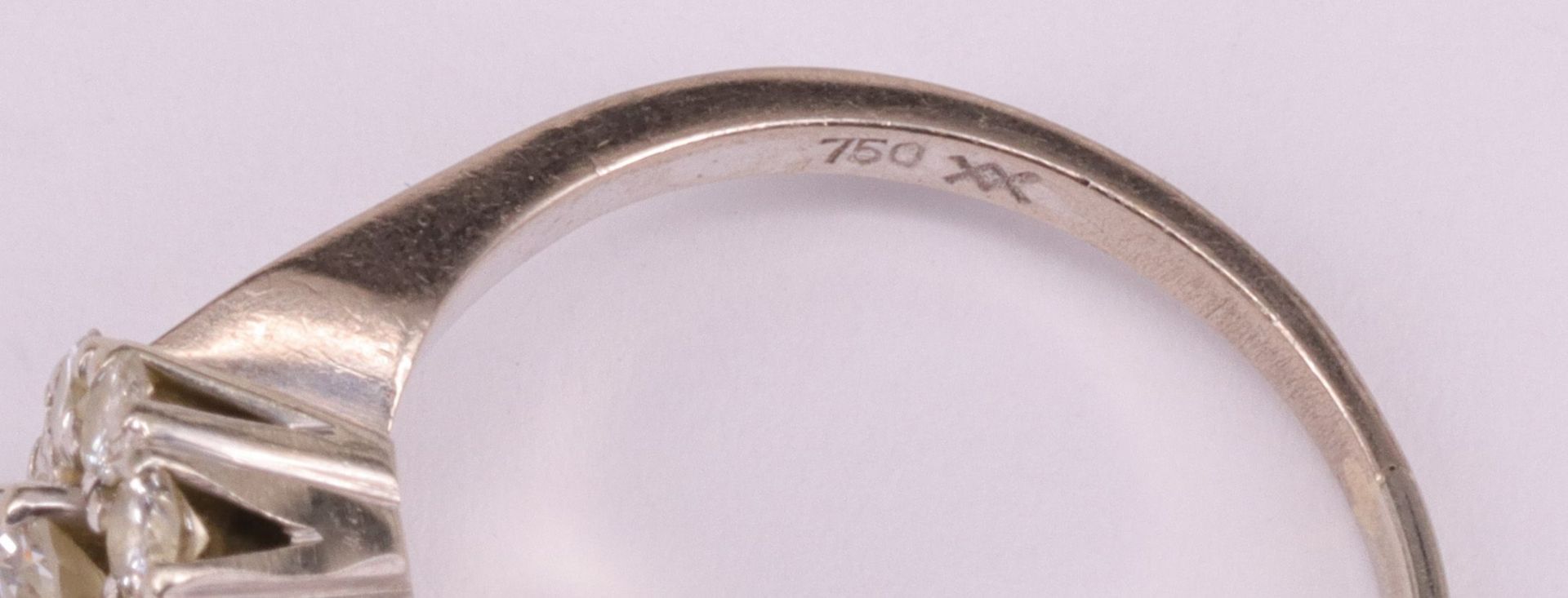 3 Damenringe mit Diamanten: Ring, 750er WG, mit zentralem Stein und 10 Steinen im Kreis (davon einer - Image 8 of 8