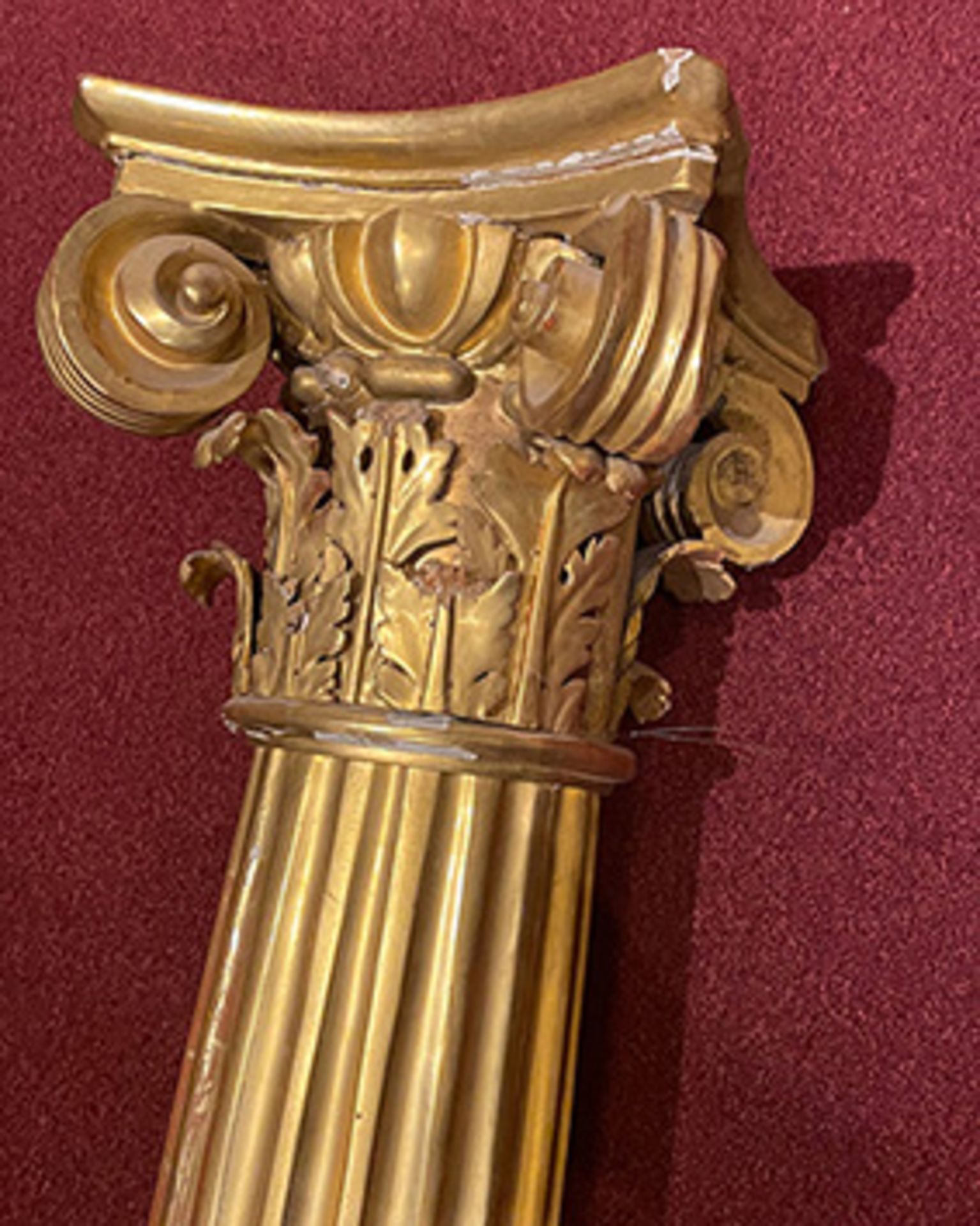 Große, kannellierte, sich verjüngende Säule mit korinthischem Kapitell, viell. Altarsäule, wohl um - Image 3 of 3