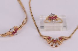 Schmuckset, 585er GG, bestehend aus: Collier mit 10 Diamanten und 3 Rubinen, L. 42 cm; Armband mit