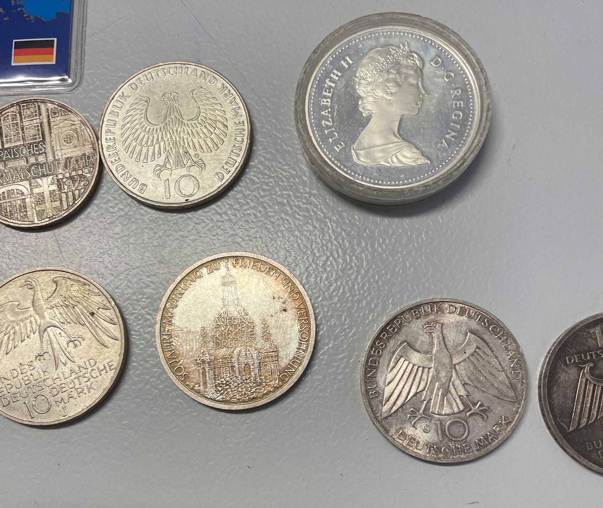 Konvolut: Münzen und Medaillen, Sammlungsauflösung, darunter: Goldmedaille 1973, 25 Jahre Soziale - Image 7 of 11