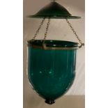 Windlicht, um 1900, grünes Glas, Altersspuren, H. ca. 50 cm