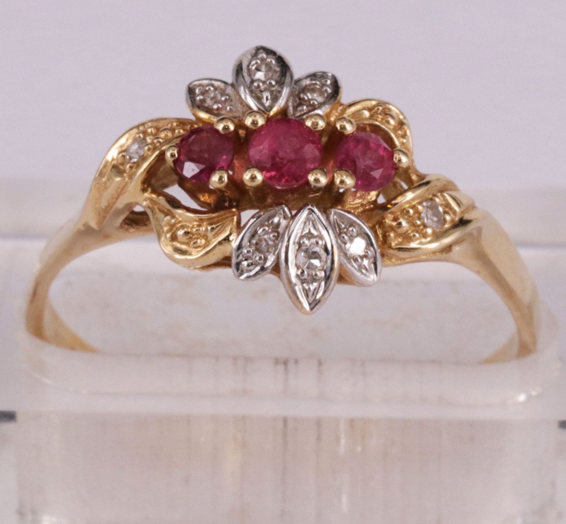 Schmuckset, 585er GG, bestehend aus: Collier mit 10 Diamanten und 3 Rubinen, L. 42 cm; Armband mit - Image 3 of 4