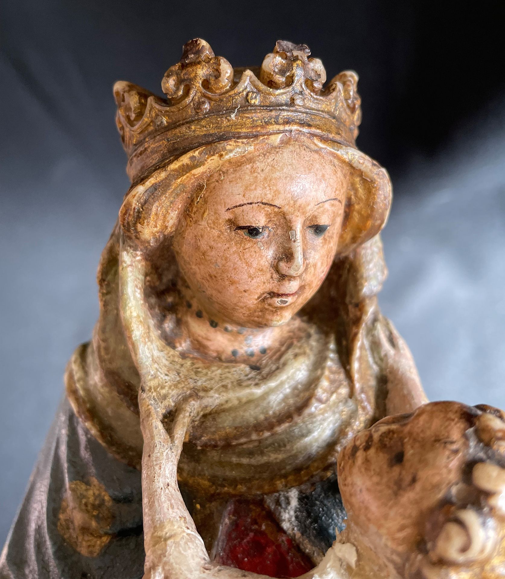 Madonna mit Kind, 17./18. Jh., Alabaster/Stein ?, Kopf des Kindes restauriert, Höhe 25,5 cm - Image 2 of 9